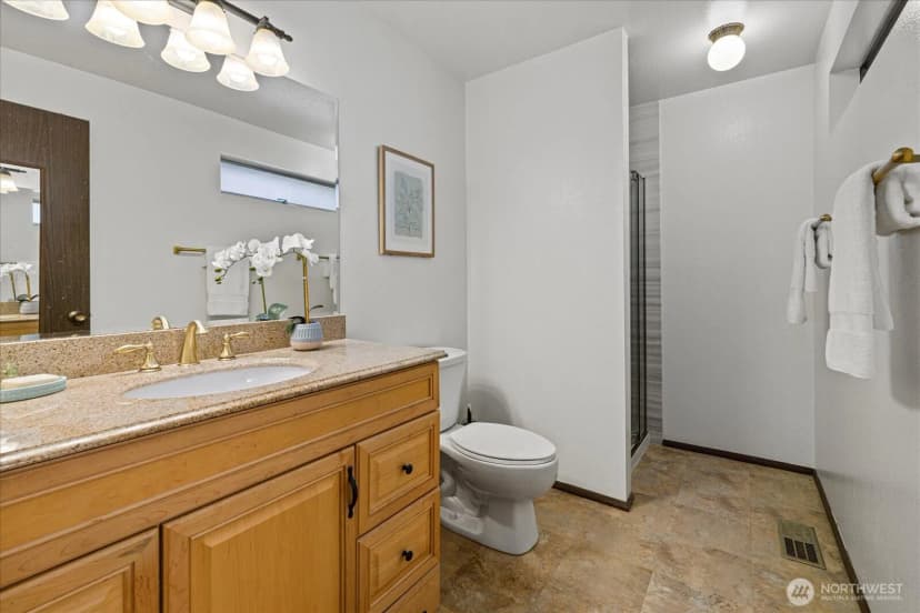 Property photo for 7223 Ne 160th Street, Kenmore photo 11
