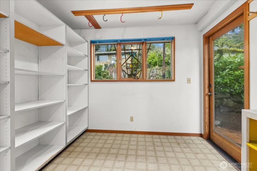 Property photo for 11904 Lakeside Avenue Ne, Seattle photo 18