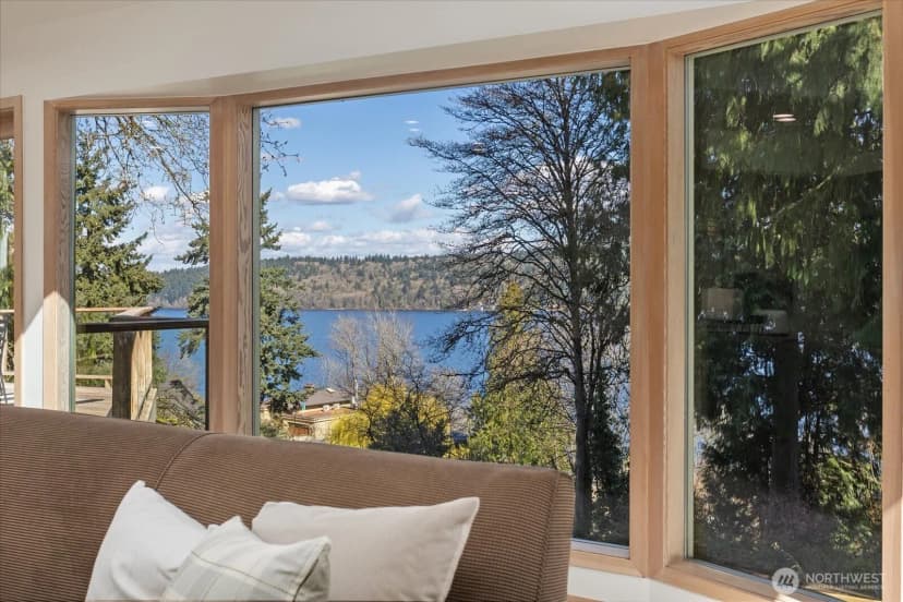 Property photo for 11904 Lakeside Avenue Ne, Seattle photo 8
