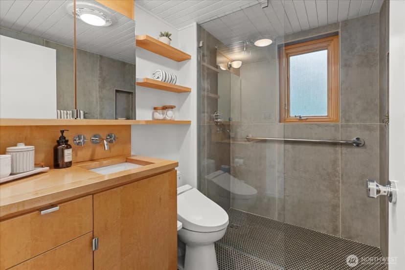 Property photo for 11904 Lakeside Avenue Ne, Seattle photo 28