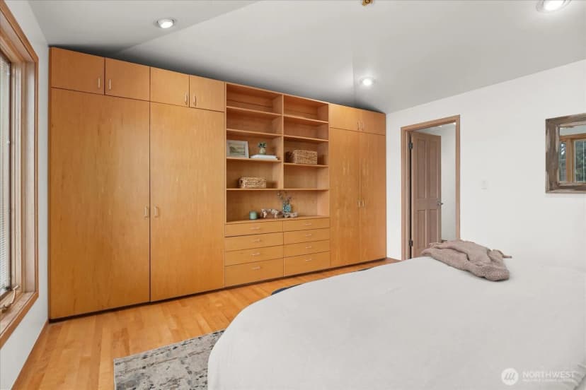 Property photo for 11904 Lakeside Avenue Ne, Seattle photo 21