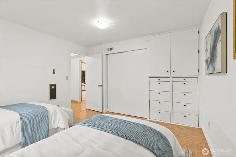 Property photo for 11904 Lakeside Avenue Ne, Seattle photo 27