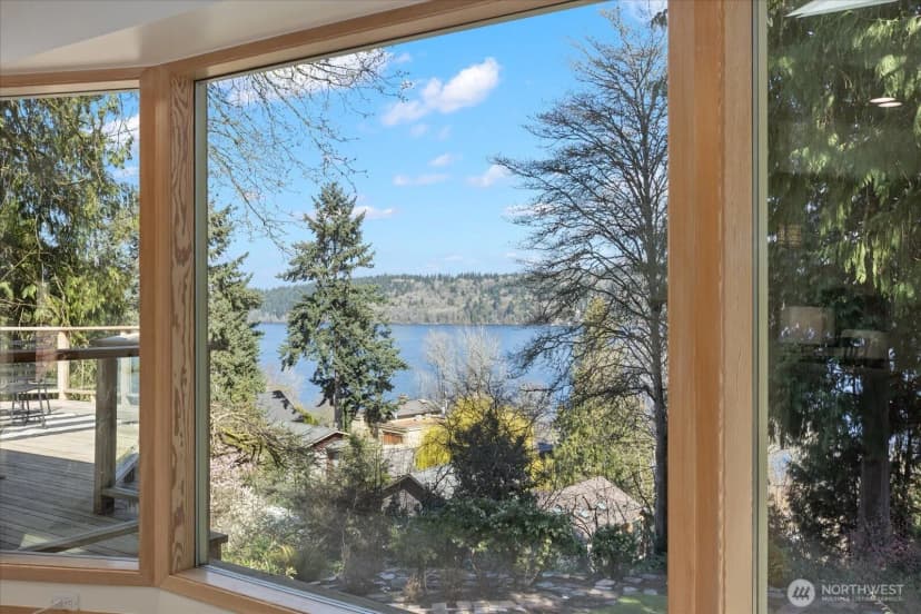 Property photo for 11904 Lakeside Avenue Ne, Seattle photo 6