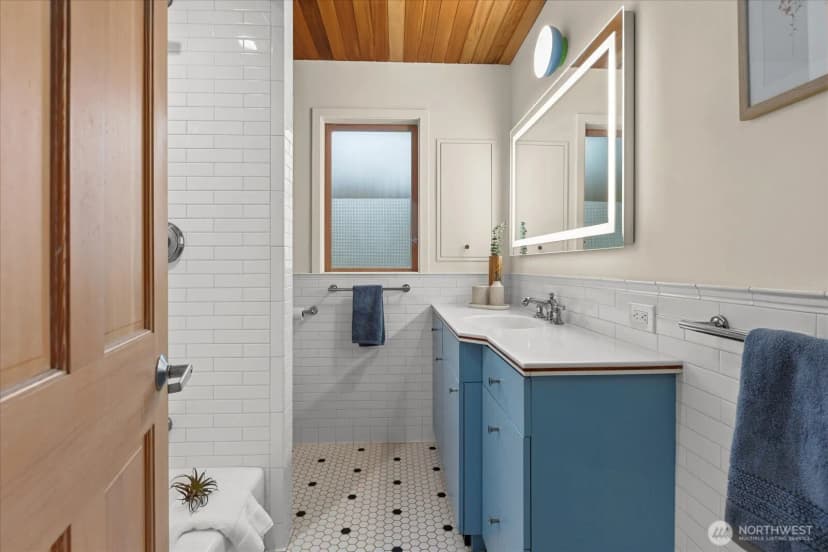 Property photo for 11904 Lakeside Avenue Ne, Seattle photo 22