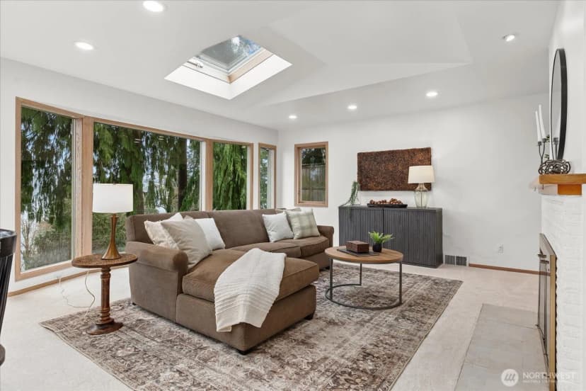 Property photo for 11904 Lakeside Avenue Ne, Seattle photo 9