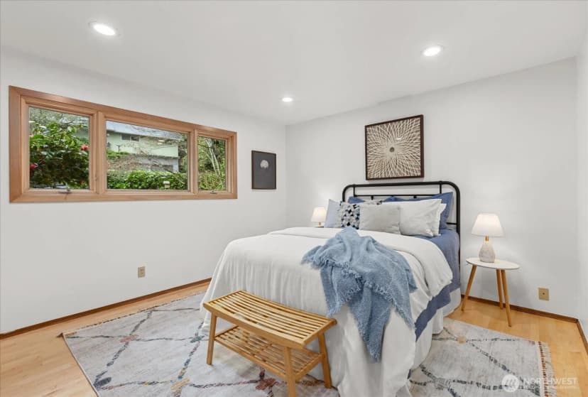 Property photo for 11904 Lakeside Avenue Ne, Seattle photo 23