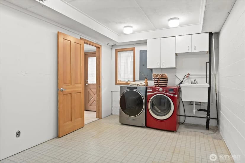 Property photo for 11904 Lakeside Avenue Ne, Seattle photo 30