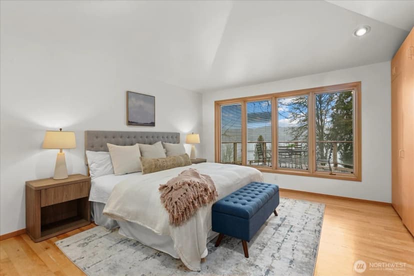 Property photo for 11904 Lakeside Avenue Ne, Seattle photo 20