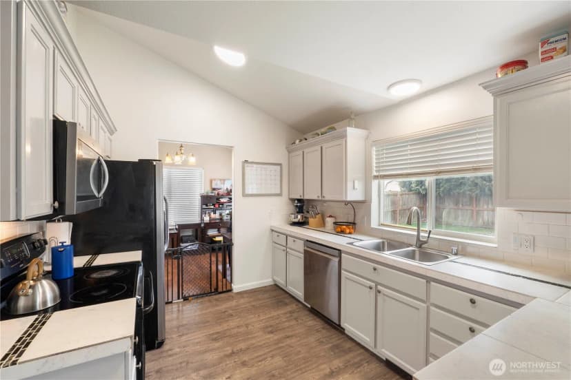 Property photo for 16541 Rainier View Drive Se, Yelm photo 12