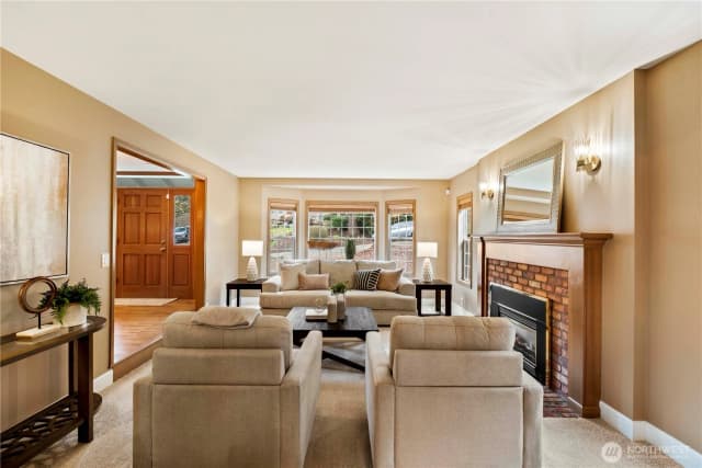 Property photo for 24229 Ne 7th Place, Sammamish photo 4