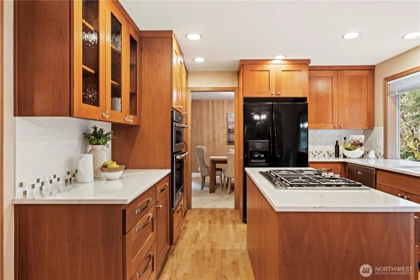 Property photo for 24229 Ne 7th Place, Sammamish photo 9