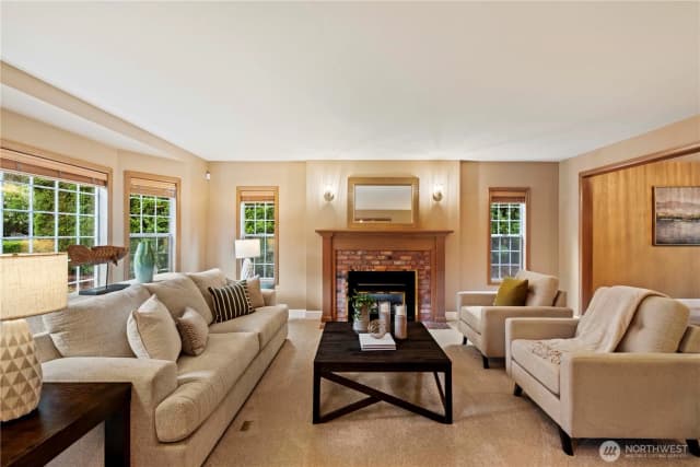 Property photo for 24229 Ne 7th Place, Sammamish photo 3
