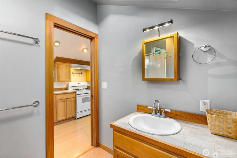 Property photo for 1333 East Bay Drive Ne, Olympia photo 37