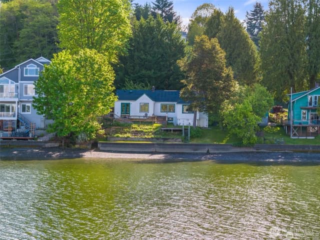 Property photo for 1333 East Bay Drive Ne, Olympia photo 2