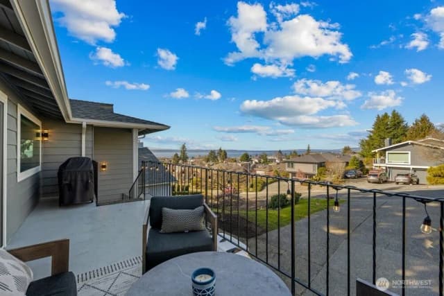 Property photo for 712 Alder Street, Edmonds photo 2