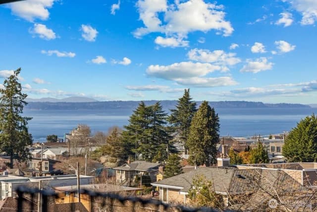 Property photo for 712 Alder Street, Edmonds photo 3