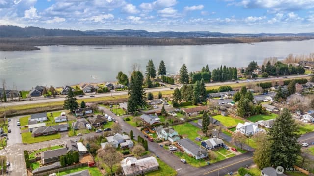 Property photo for 235 9th Street, Washougal photo 2