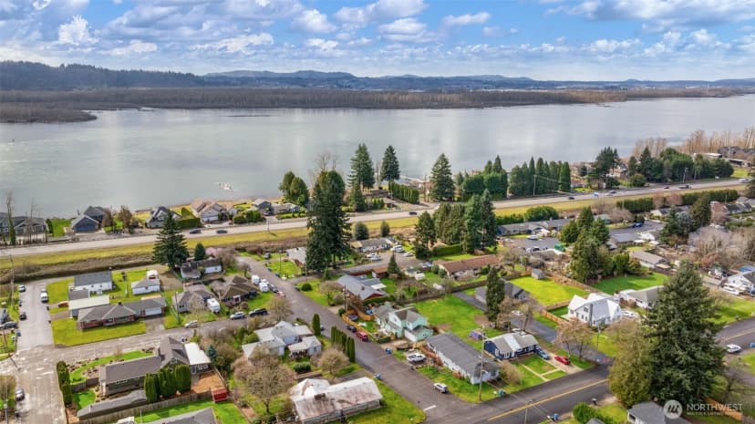 Property photo for 235 9th Street, Washougal photo 2