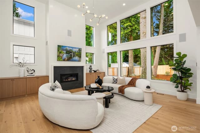 Property photo for 12834 Ne 113th Street, Kirkland photo 2