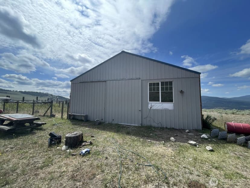 Property photo for 16 Breezy Lane, Tonasket photo 7