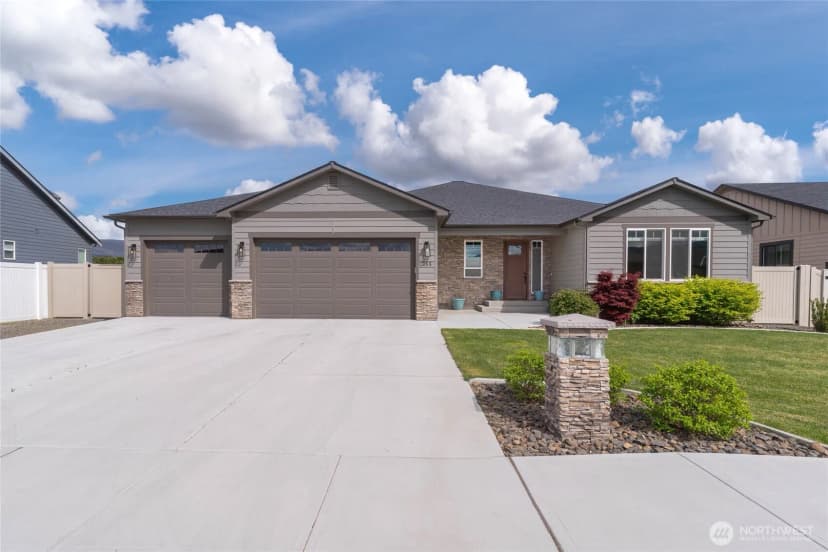 Property photo for 755 S Perry Avenue, East Wenatchee