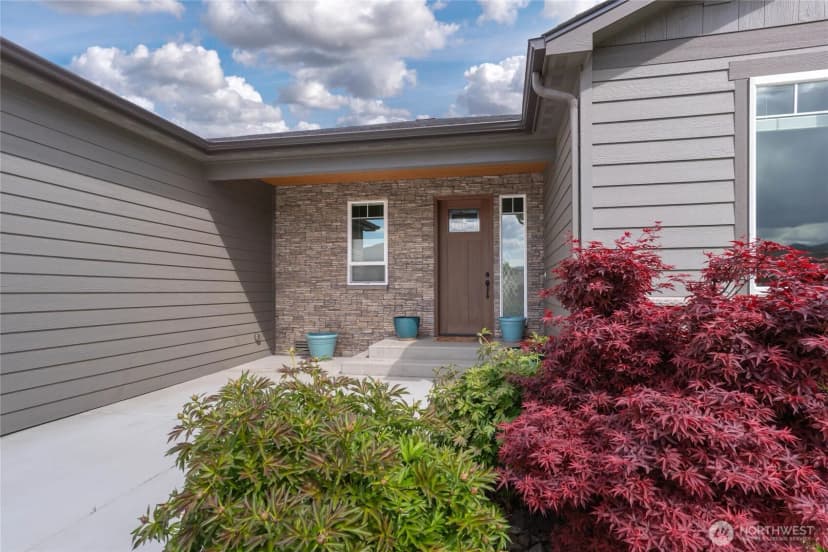 Property photo for 755 S Perry Avenue, East Wenatchee photo 2