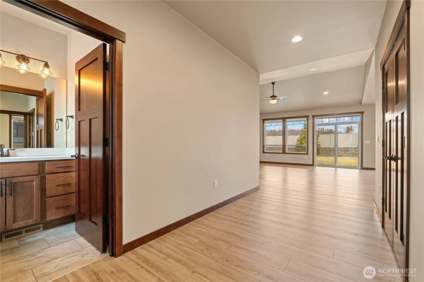 Property photo for 755 S Perry Avenue, East Wenatchee photo 30
