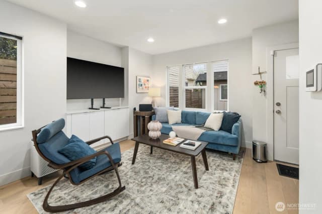 Property photo for 2211 17th Avenue S, Seattle photo 4