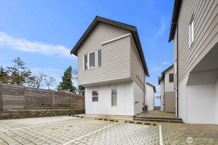 Property photo for 2211 17th Avenue S, Seattle photo 24