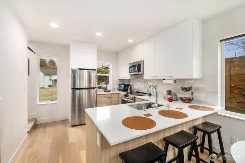 Property photo for 2211 17th Avenue S, Seattle photo 9