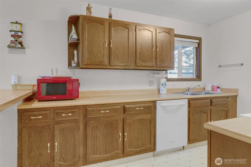Property photo for 210 26th Street Nw #207-8, Long Beach photo 9