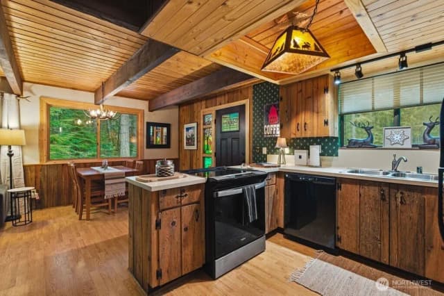 Property photo for 16221 Birch Way E, Greenwater photo 4