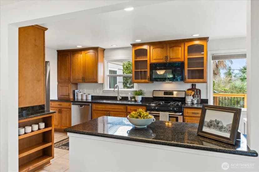 Property photo for 11513 Palatine Avenue N, Seattle photo 8