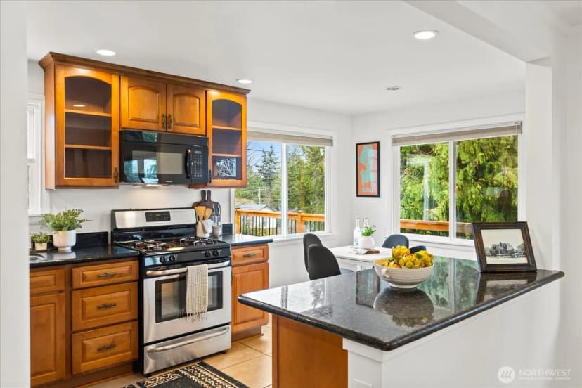 Property photo for 11513 Palatine Avenue N, Seattle photo 9