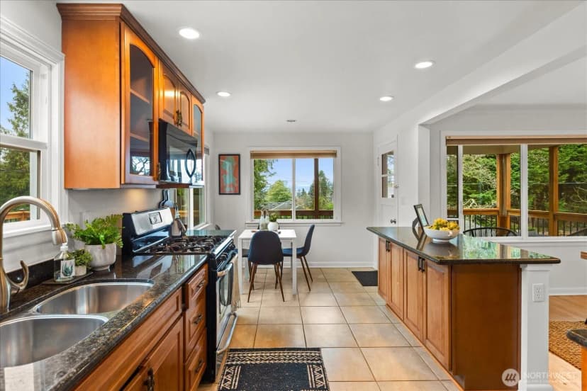 Property photo for 11513 Palatine Avenue N, Seattle photo 12
