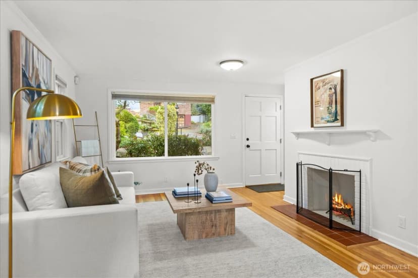 Property photo for 11513 Palatine Avenue N, Seattle photo 4