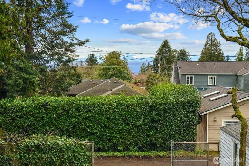 Property photo for 11513 Palatine Avenue N, Seattle photo 15