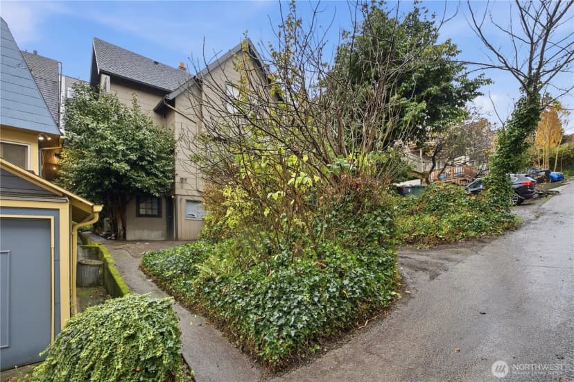 Property photo for 708 Warren Avenue N, Seattle photo 37