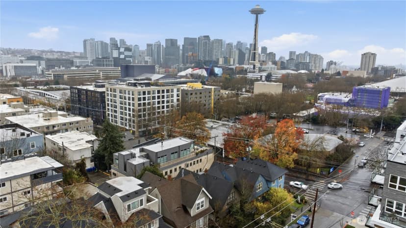 Property photo for 708 Warren Avenue N, Seattle photo 2