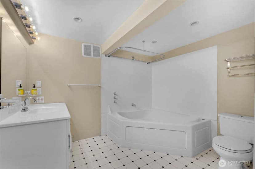 Property photo for 708 Warren Avenue N, Seattle photo 20