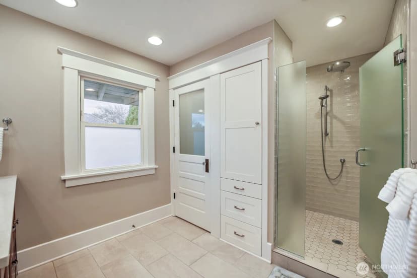 Property photo for 2830 33rd Avenue S, Seattle photo 18