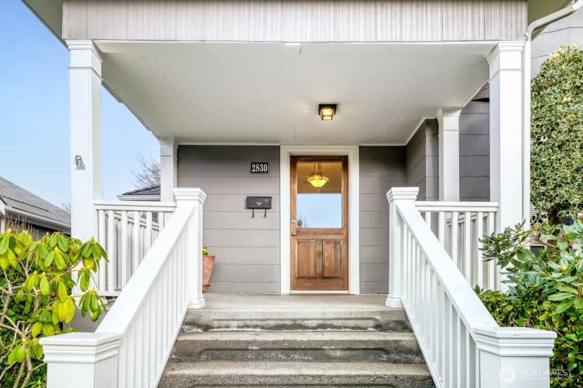 Property photo for 2830 33rd Avenue S, Seattle photo 3
