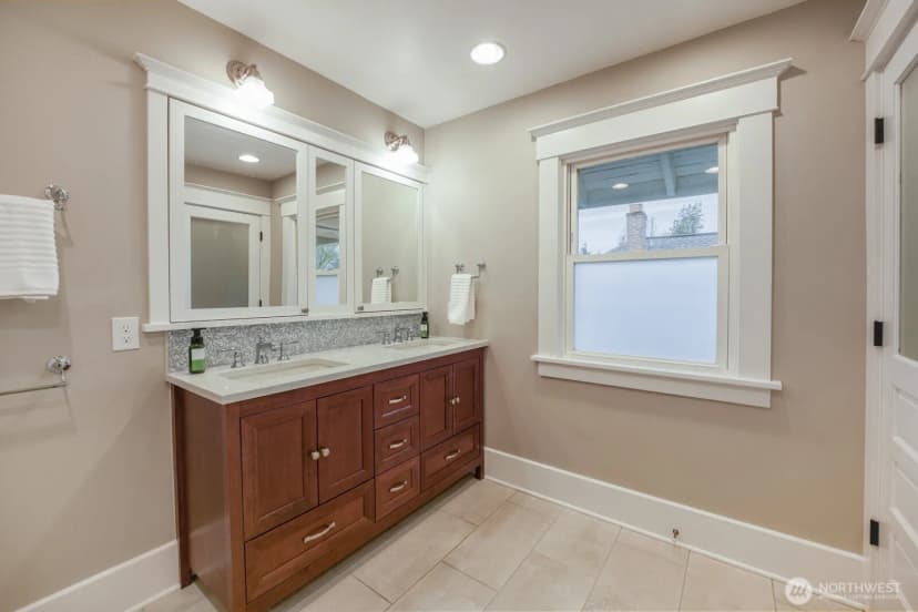 Property photo for 2830 33rd Avenue S, Seattle photo 17