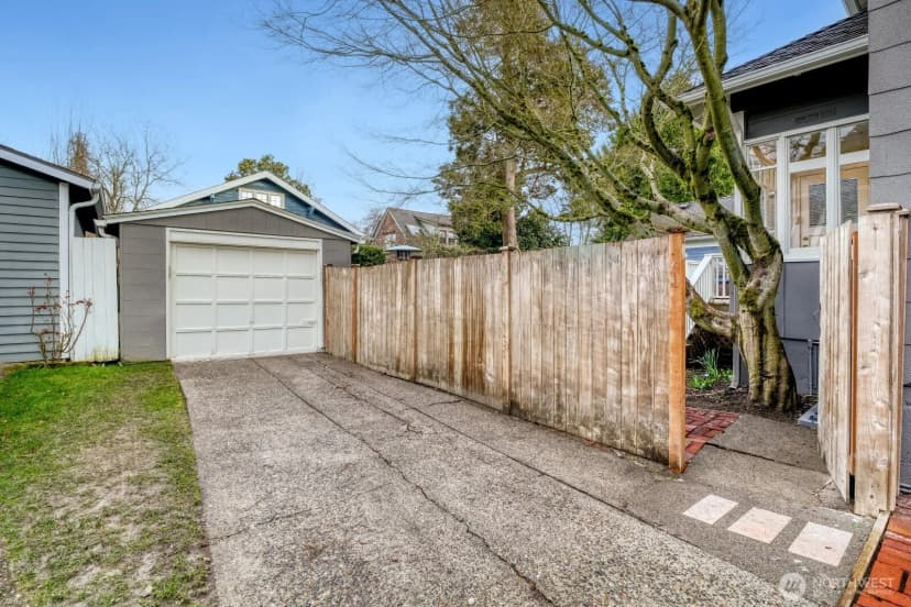 Property photo for 2830 33rd Avenue S, Seattle photo 28