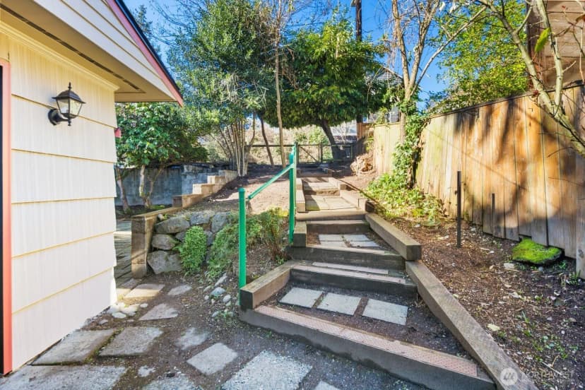 Property photo for 14044 Lenora Place N, Seattle photo 5