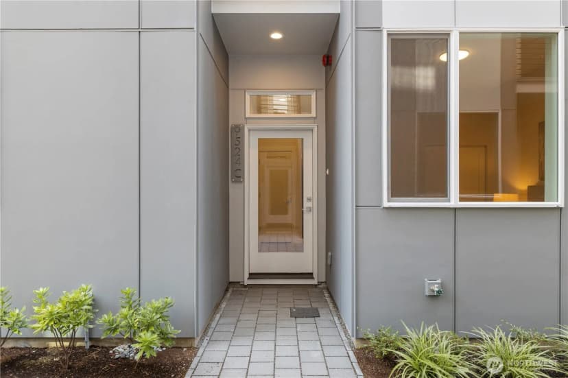Property photo for 9518 Interlake Avenue N, Seattle photo 6