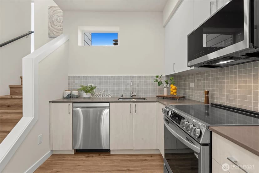 Property photo for 9518 Interlake Avenue N, Seattle photo 19