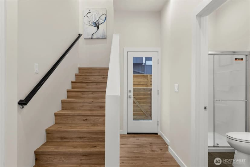 Property photo for 9518 Interlake Avenue N, Seattle photo 12
