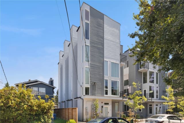 Property photo for 9518 Interlake Avenue N, Seattle photo 4
