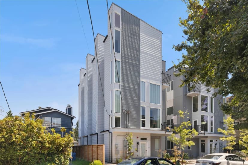 Property photo for 9518 Interlake Avenue N, Seattle photo 4